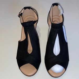 NIB Journey + Crew “Kedzie” wedge heels, black, size 8.5